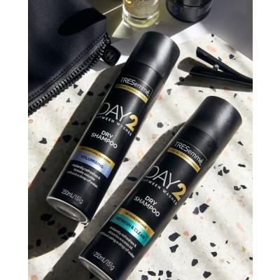 TRESemmé Day 2 Volumising Dry Shampoo Suchý šampón 250 ml