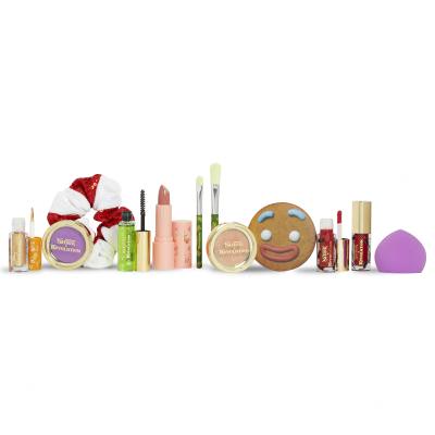 Makeup Revolution London Shrek Gingy 12 Days Advent Calendar Darčeková kazeta očné tiene 2 ks + rozjasňovač 1 ks + lesk na pery 2 ks + rúž 1 ks + lícenka 1 ks + gél na obočie 1 ks + štetec 2 ks + hubka na make-up 1 ks + zrkadlo 1 ks + gumička do vlasov 1 ks