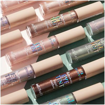 Essence Luminous Eye Tint Liquid Shadow Očný tieň pre ženy 6 ml Odtieň 06 Sparkly Jade