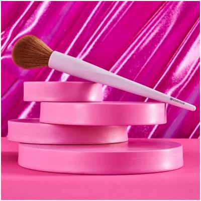 Essence Brush Blush &amp; Highlighter Brush Štetec pre ženy 1 ks