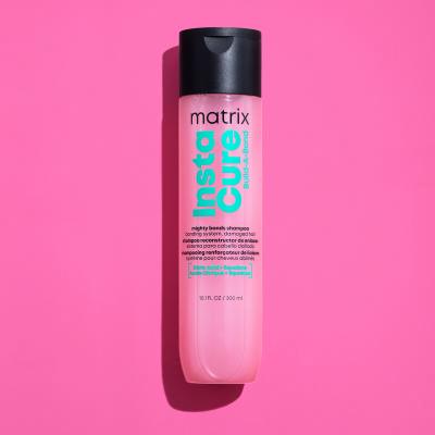 Matrix Instacure Build-A-Bond Mighty Bonds Shampoo Šampón pre ženy 300 ml